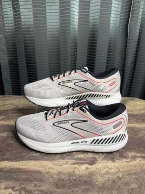 Women’s Brooks Ariel GTS 23.